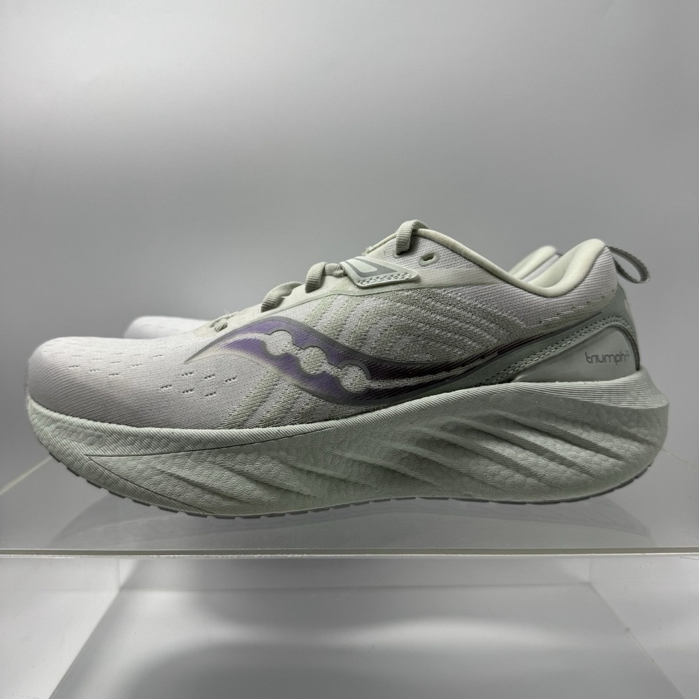 Brand New Saucony Triumph 22 S10964-245 White Foam Running Shoes Women's Size 6